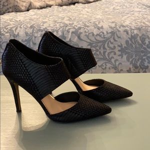 Jessica Simpson snake print black leather heels